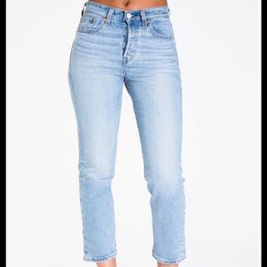 Levi wedgie - cropped straight Jean.